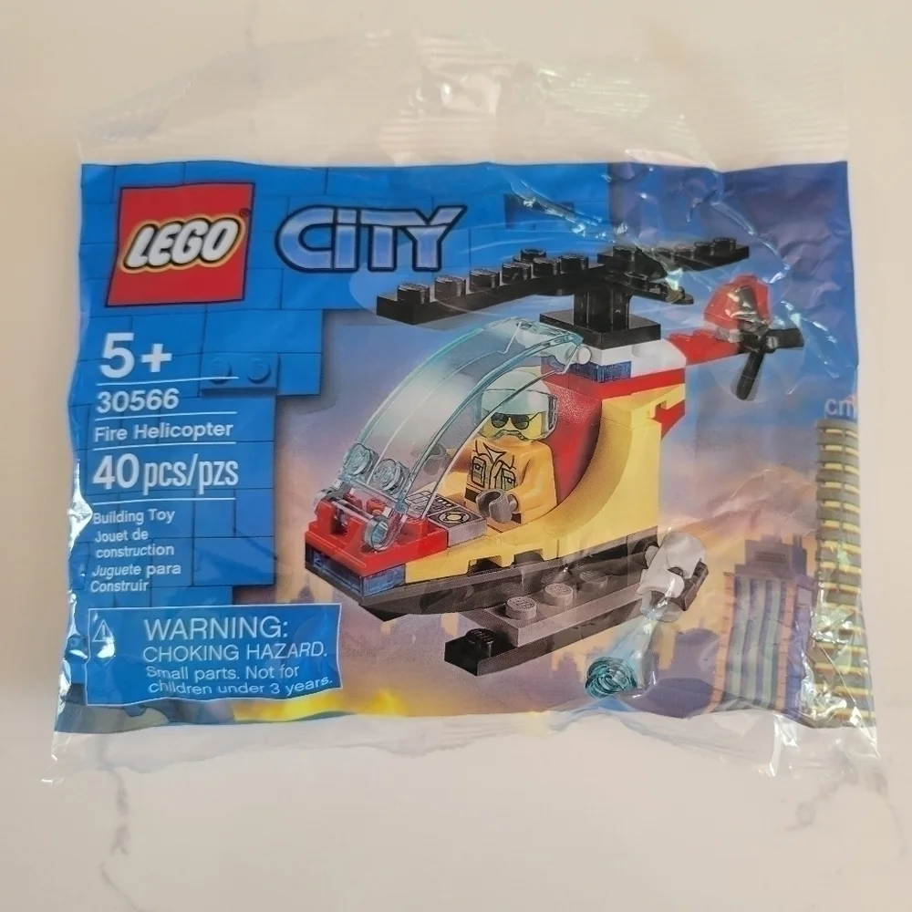 New LEGO City Fire Helicopter 30566 40 Pieces Age 5+ Red Yellow Pilot Minifigure